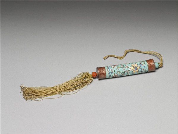 粉彩湖綠地纏枝花卉紋牙籤筒