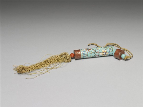 粉彩湖綠地纏枝花卉紋牙籤筒