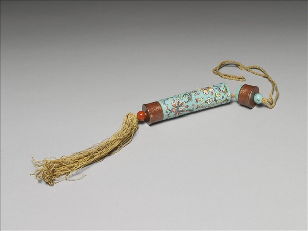 粉彩湖綠地纏枝花卉紋牙籤筒