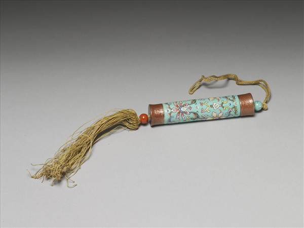 粉彩湖綠地纏枝花卉紋牙籤筒