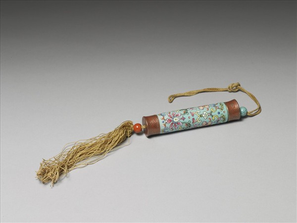 粉彩湖綠地纏枝花卉紋牙籤筒