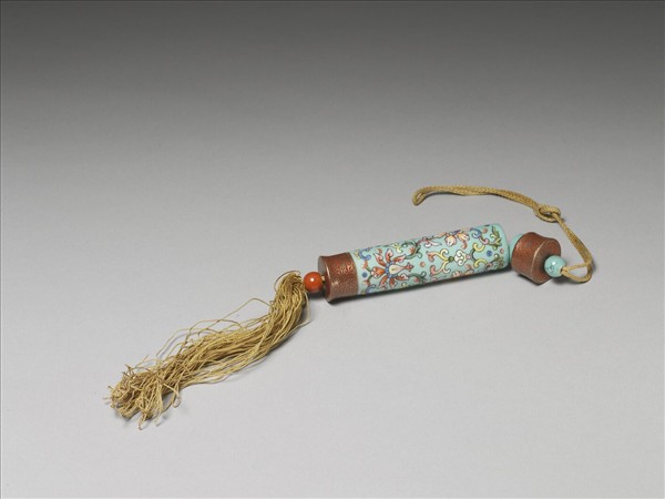 粉彩湖綠地纏枝花卉紋牙籤筒