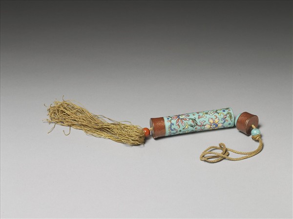 粉彩湖綠地纏枝花卉紋牙籤筒