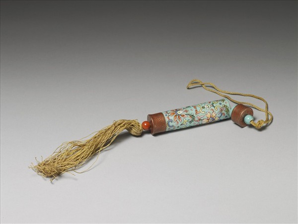 粉彩湖綠地纏枝花卉紋牙籤筒