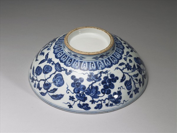 青花四季花果紋大碗