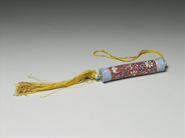 粉彩紅地纏枝花卉紋牙籤筒