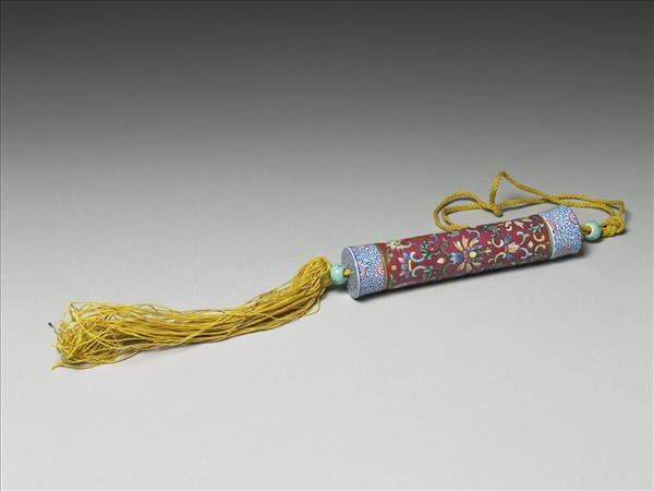 粉彩紅地纏枝花卉紋牙籤筒