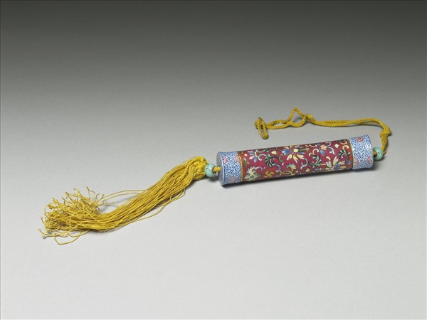 粉彩紅地纏枝花卉紋牙籤筒