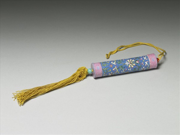 粉彩藍地纏枝花卉紋牙籤筒