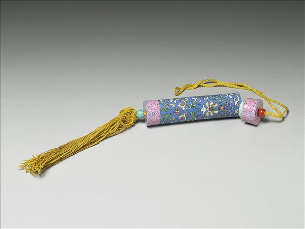 粉彩藍地纏枝花卉紋牙籤筒