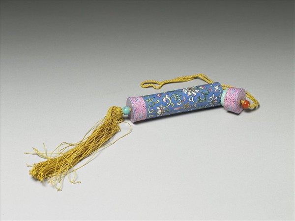 粉彩藍地纏枝花卉紋牙籤筒
