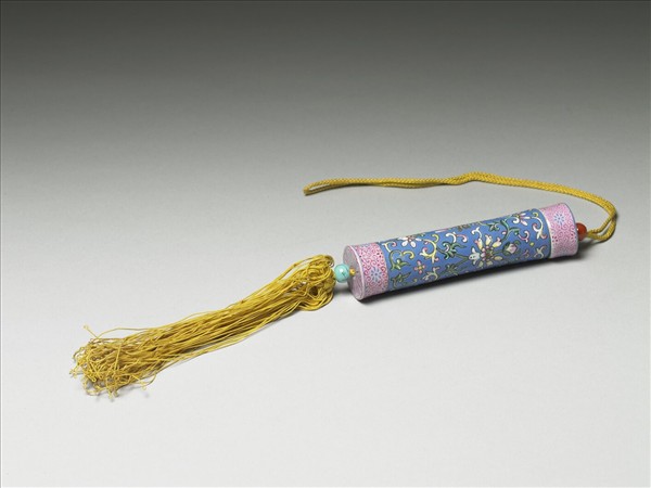 粉彩藍地纏枝花卉紋牙籤筒