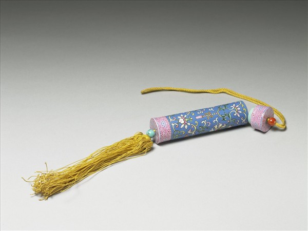 粉彩藍地纏枝花卉紋牙籤筒