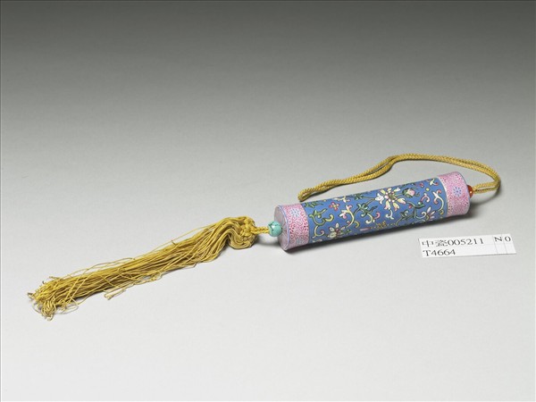 粉彩藍地纏枝花卉紋牙籤筒