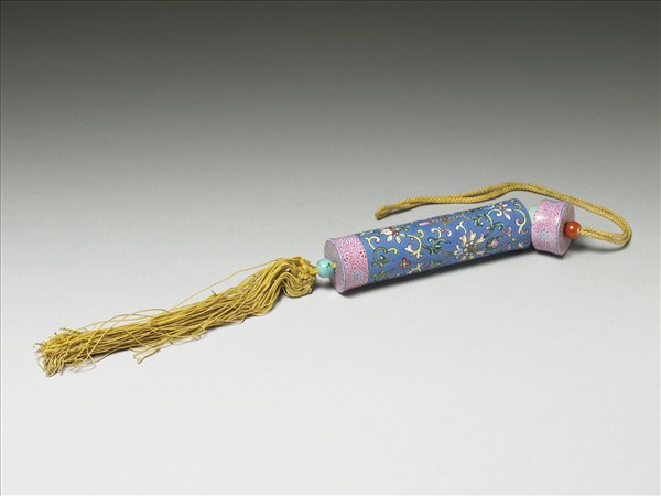 粉彩藍地纏枝花卉紋牙籤筒