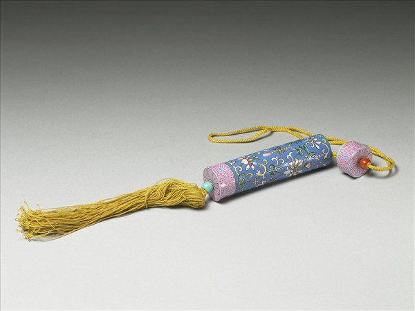 粉彩藍地纏枝花卉紋牙籤筒