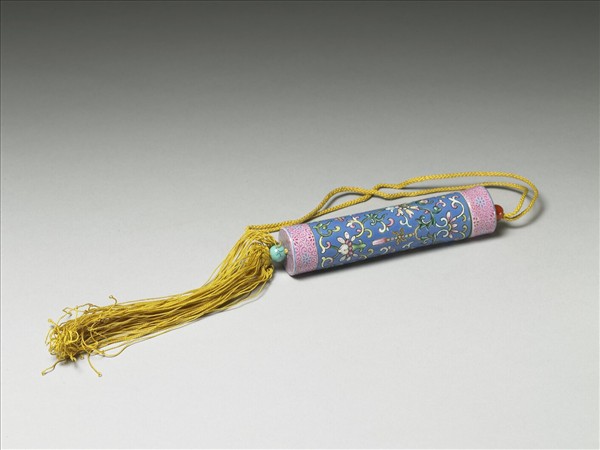 粉彩藍地纏枝花卉紋牙籤筒