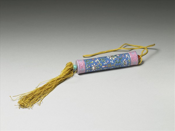 粉彩藍地纏枝花卉紋牙籤筒