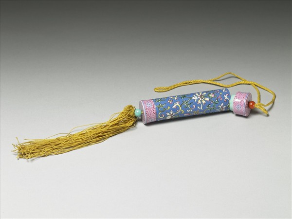 粉彩藍地纏枝花卉紋牙籤筒