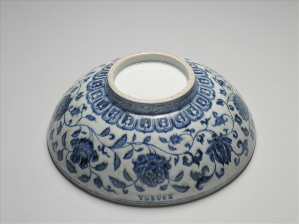 青花四季花卉紋大碗