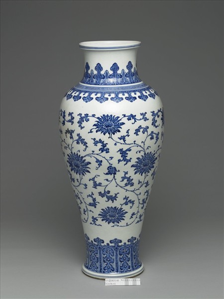 青花花卉紋梅瓶