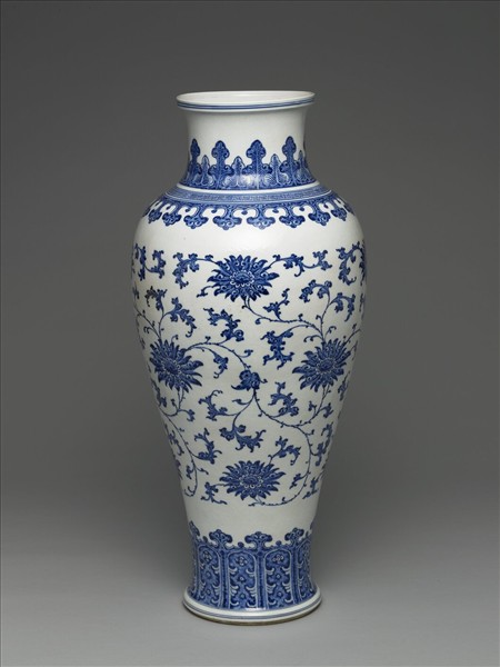 青花花卉紋梅瓶