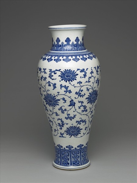 青花花卉紋梅瓶