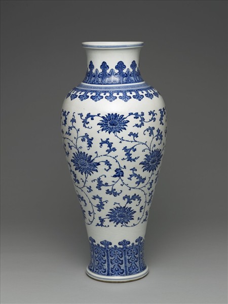 青花花卉紋梅瓶