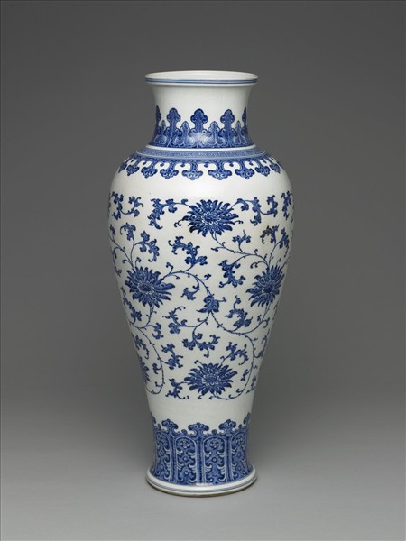 青花花卉紋梅瓶