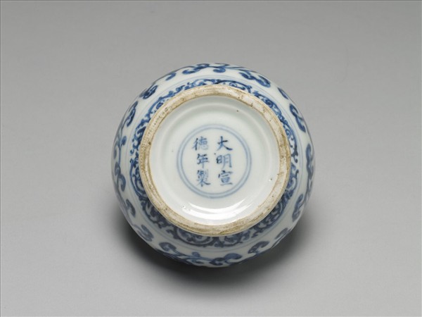 青花轉枝靈芝紋小罐