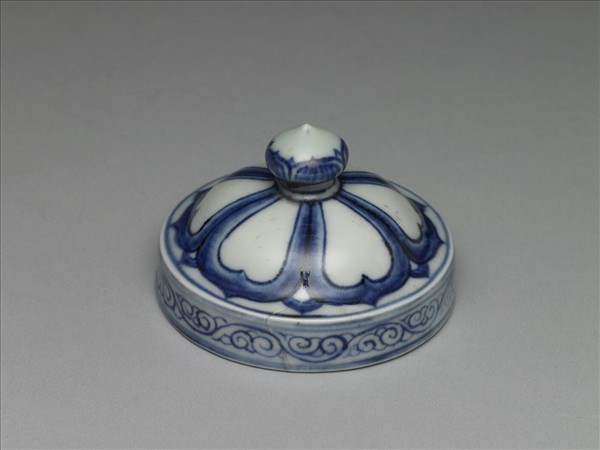 青花轉枝靈芝紋小罐