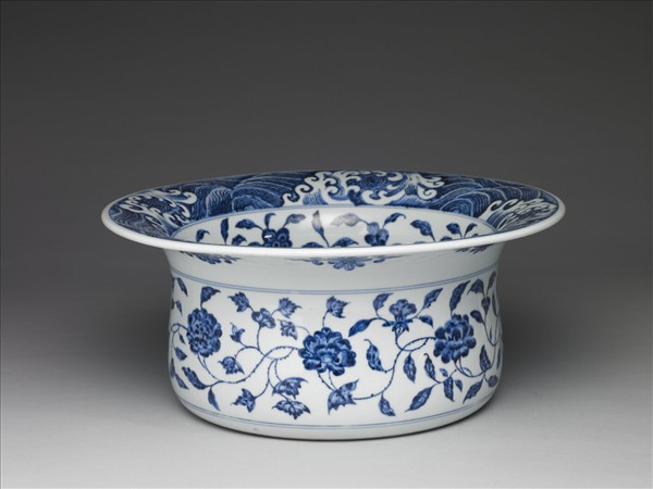 青花纏枝花卉紋折沿洗