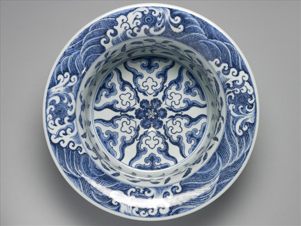 青花纏枝花卉紋折沿洗