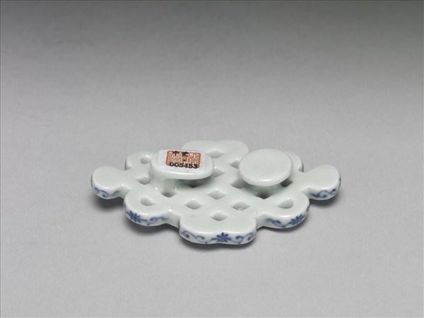 青花雷紋盤長形帶扣