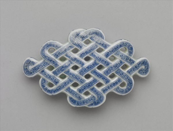 青花雷紋盤長形帶扣
