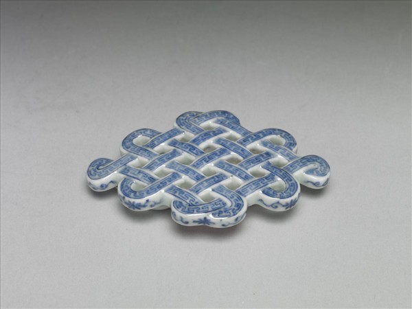 青花雷紋盤長形帶扣