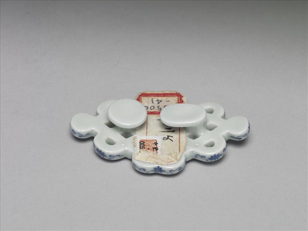 青花雷紋盤長形帶扣