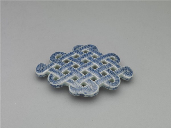 青花雷紋盤長形帶扣