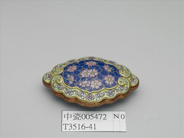 琺瑯彩藍地冰梅紋帶鈎