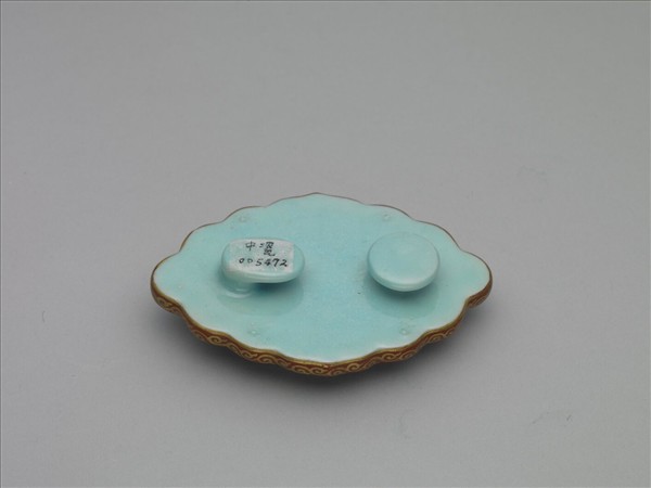 琺瑯彩藍地冰梅紋帶鈎