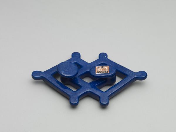 霽青釉方勝形帶扣