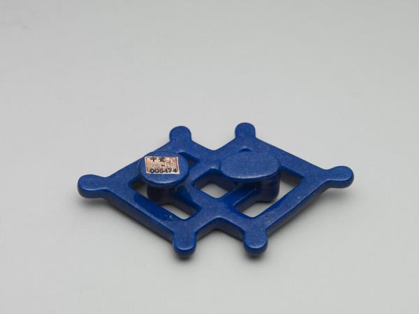 霽青釉方勝形帶扣