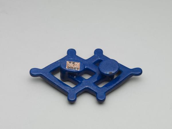 霽青釉方勝形帶扣