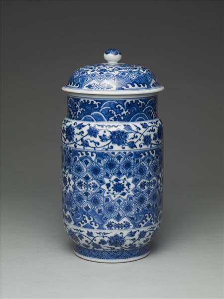 青花波濤番蓮紋蓋罐