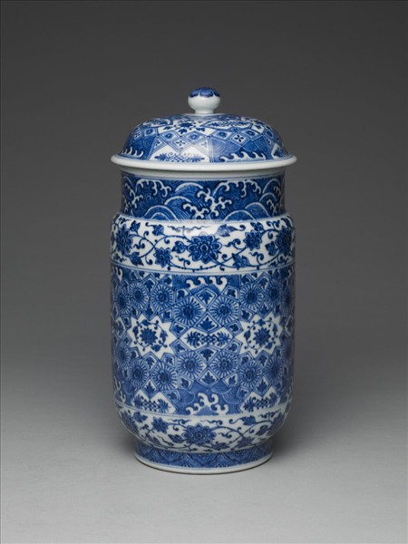 青花波濤番蓮紋蓋罐