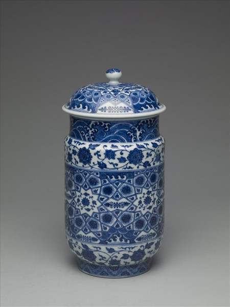 青花波濤番蓮紋蓋罐