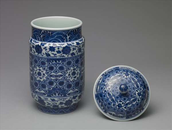 青花波濤番蓮紋蓋罐