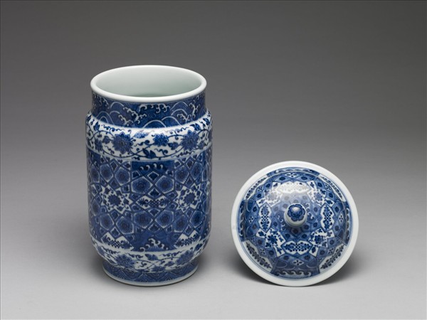 青花波濤番蓮紋蓋罐