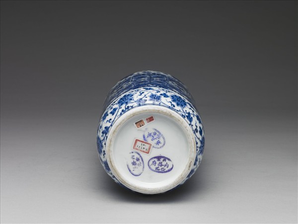 青花波濤番蓮紋蓋罐