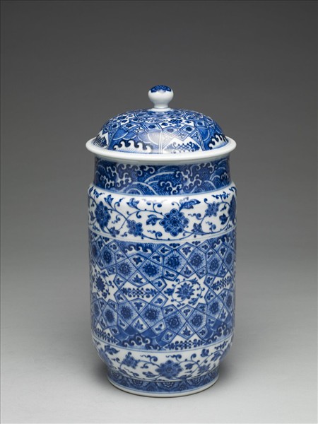 青花波濤番蓮紋蓋罐